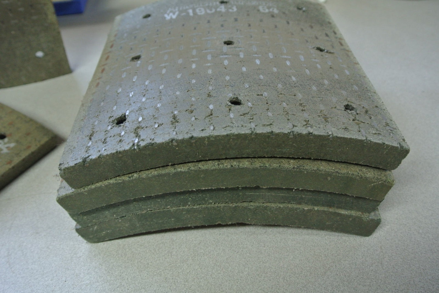 AMERICAN BRAKEBLOK W-19043 64 HEAVY EQUIPMENT BRAKE BLOCK NEW SURPLUS 52-42-5425