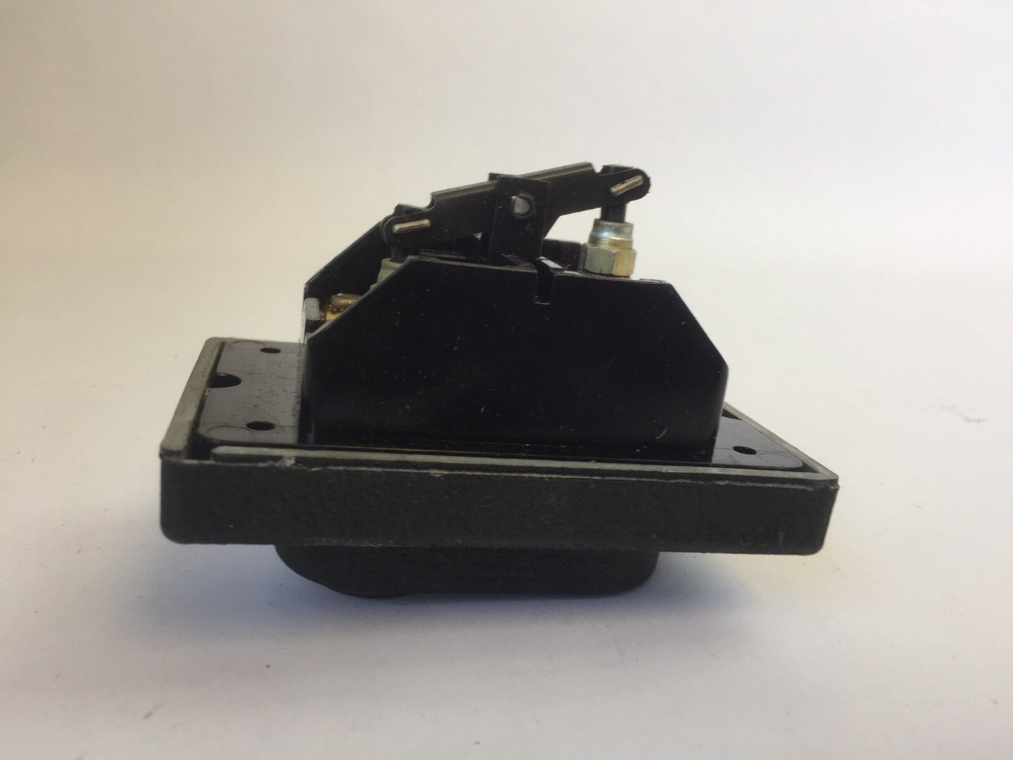 REES 00580-001 PUSHBUTTON SWITCH BLACK