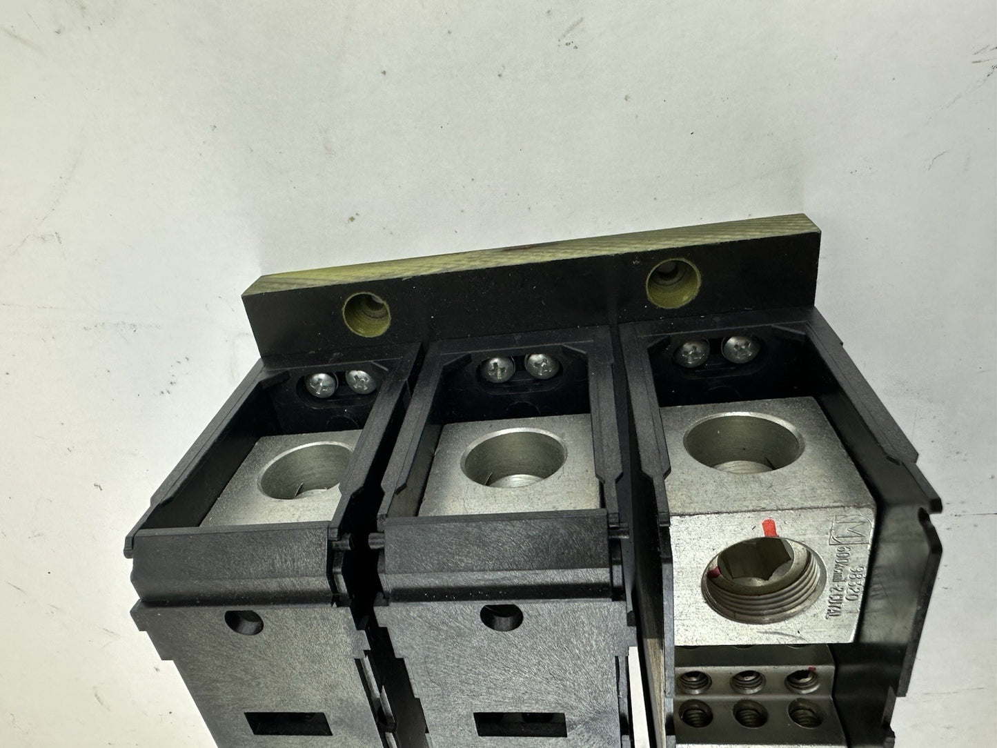 SQUARE D 9080-LBFA369136 3P 335A 600V POWER DISTRIBUTION BLOCK