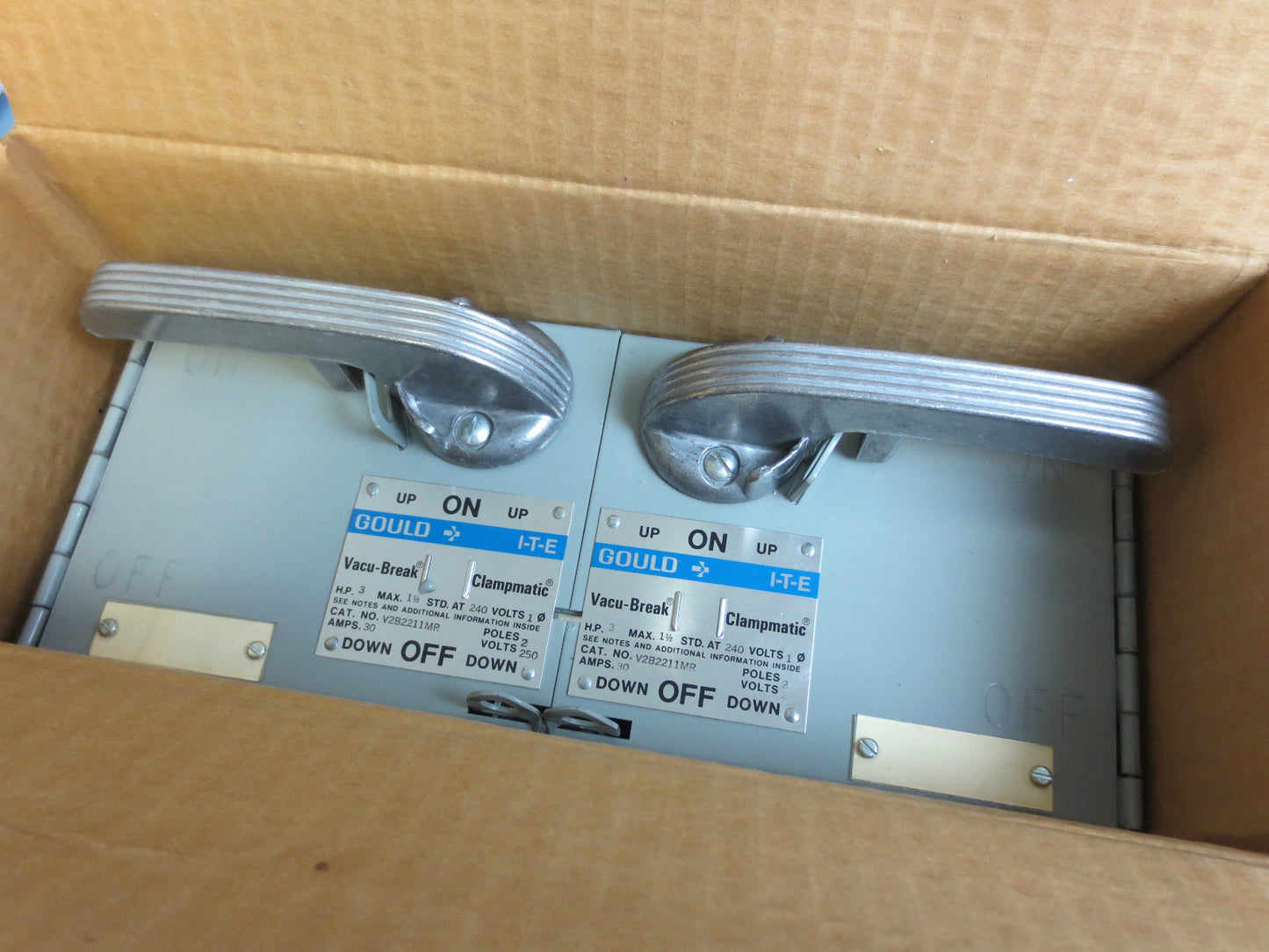 I-T-E V2B2211MR VACU-BREAK PANELBOARD & SWITCHBOARD UNIT 240V 30-30A NEW SURPLUS