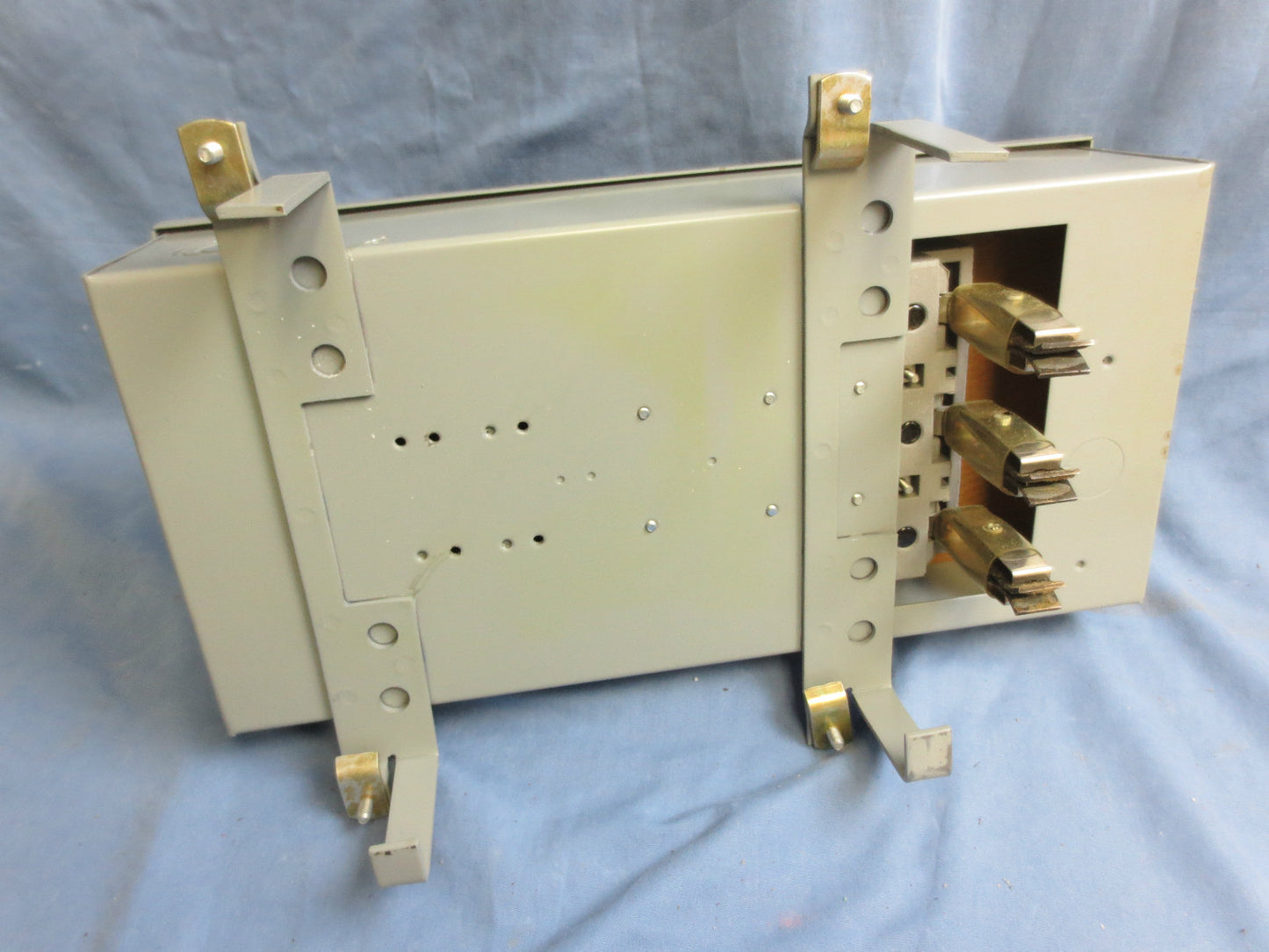 FEDERAL PACIFIC FPE CFP332 FUSIBLE BUS PLUG / SWITCH 30A 250VAC 3-POLE 3HP - NEW