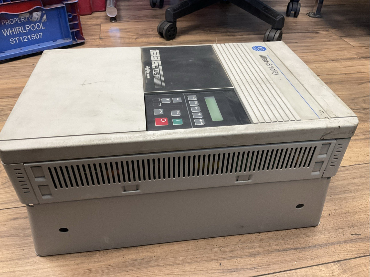 ALLEN BRADLEY 1336F-B030-AA-EN-GM1-HCS2 1336 PLUS SENSORLESS VECTOR DRIVE SER A