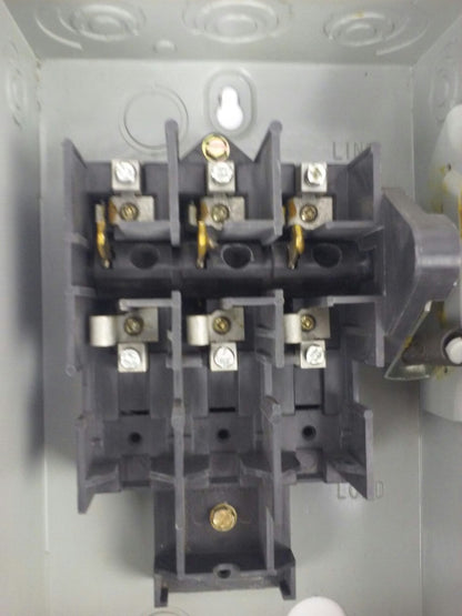 CUTLER-HAMMER DG321UGB, SER. B, SAFETY SWITCH, 30A, 240V, 3P, 60HZ, TYPE 1, USED