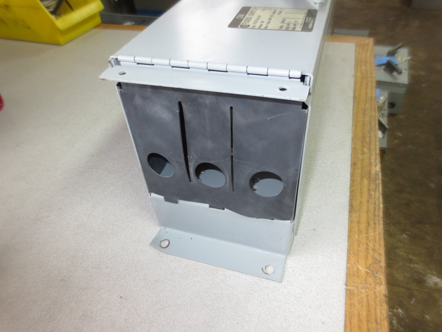 CHALLENGER FCST3211R TWIN PANELBOARD SWITCH - 30A, 240V, 3-POLE
