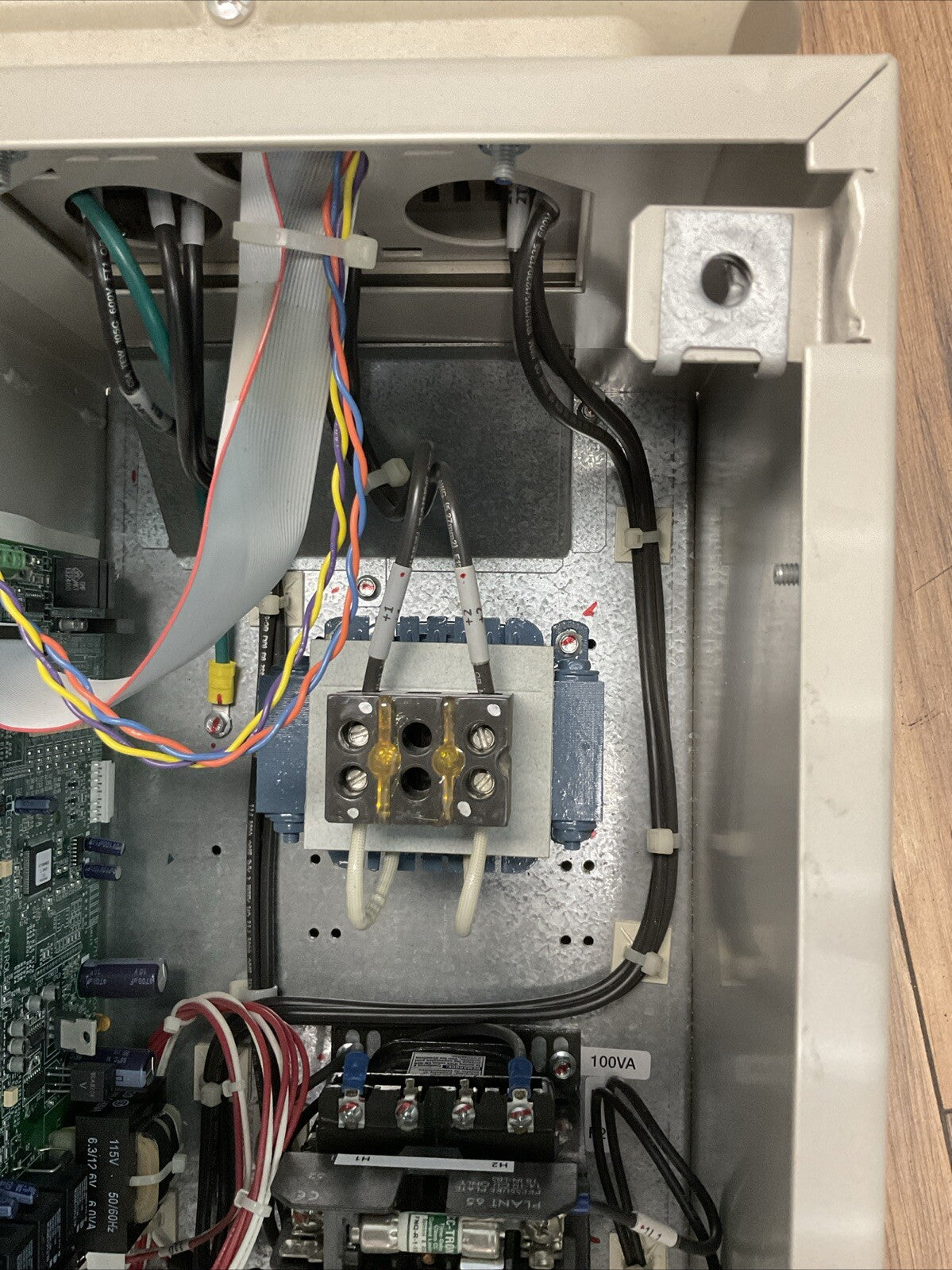YASKAWA E7NVD024CGXY3 E7 DRIVE BYPASS OUTPUT 0-200VAC 3PH 24.2A INPUT 200VAC 3PH