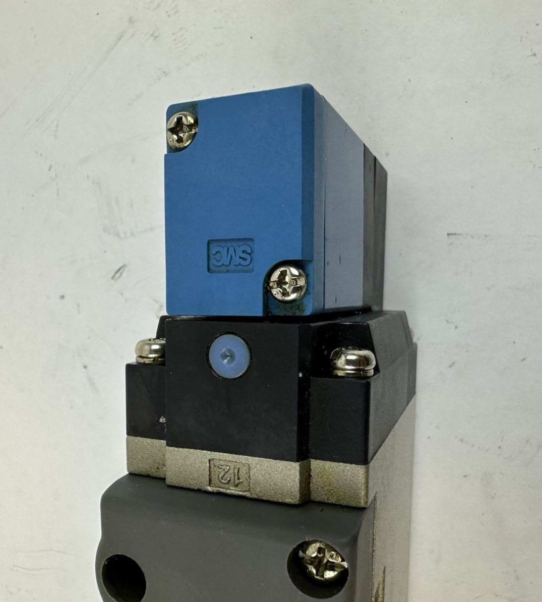SMC VSS8-6-FG-D-3EZ-V1 SOLENOID VALVE 24VDC .075AMPS 1.8WATTS 142 PSI
