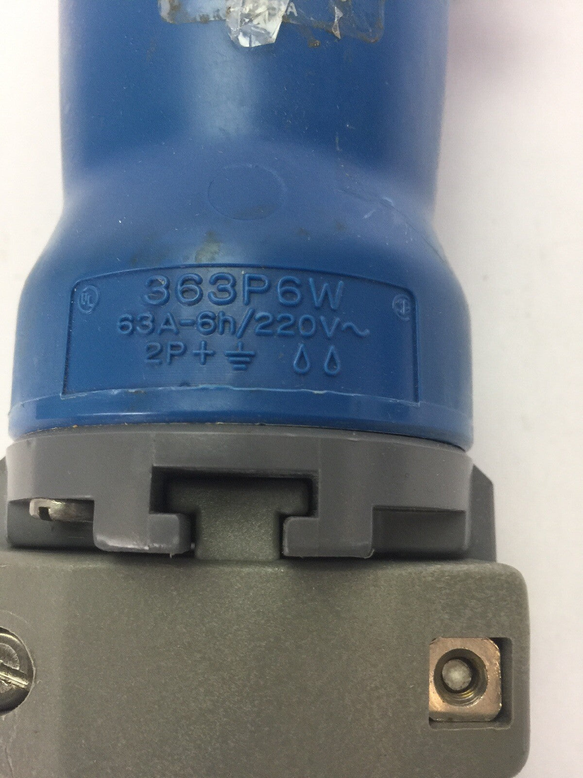 HUBBEL 363P6W PIN & SLEEVE WATERTIGHT PLUG 63A 220VAC 2 POLE 3 WIRE GROUNDING