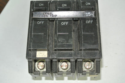GENERAL ELECTRIC 3-POLE CIRCUIT BREAKER 15A - COMMON-TRIP