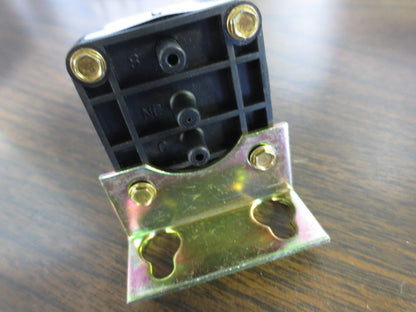 KMC RCC-1109 DIVERTING RELAY w/ BRACKET - NEW SURPLUS