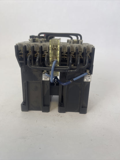 ALLEN BRADLEY 104-A12NZ243 SER A REVERSING STARTER 12AMP 600VAC 10HP COIL 24VDC