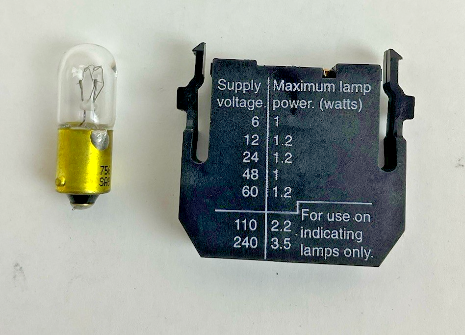 CUTLER HAMMER E22D SERIES A2 250V LIGHT UNIT FULL VOLTAGE CONTACT BLOCK W/BULB