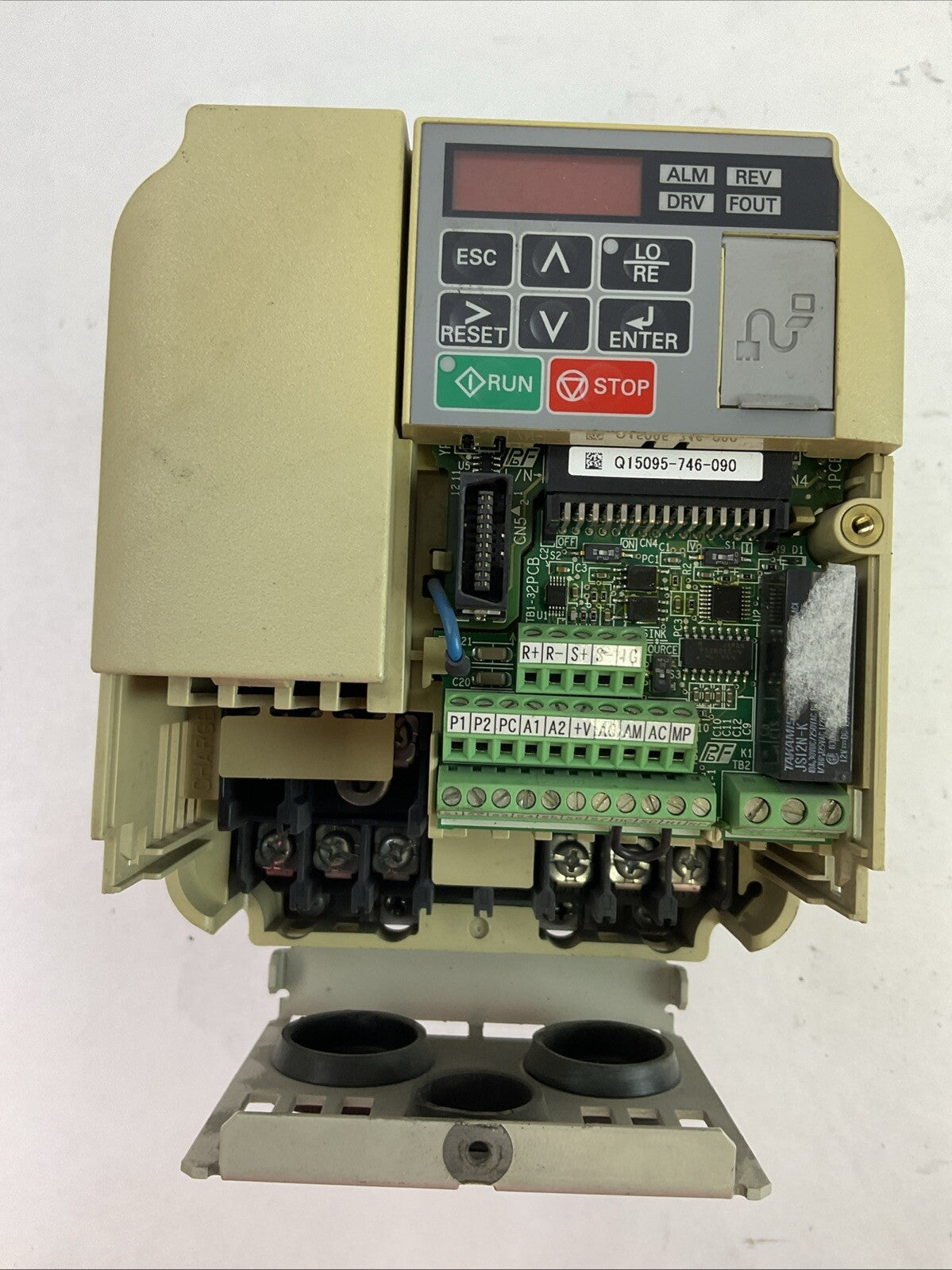 YASKAWA CIMR-VU4A0009FAA AC DRIVE OUTPUT 0-480VAC 3PH 8.8/7.2A INPUT 380-480VAC