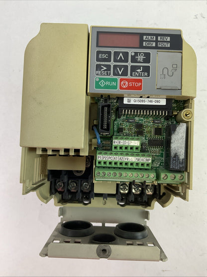 YASKAWA CIMR-VU4A0009FAA AC DRIVE OUTPUT 0-480VAC 3PH 8.8/7.2A INPUT 380-480VAC