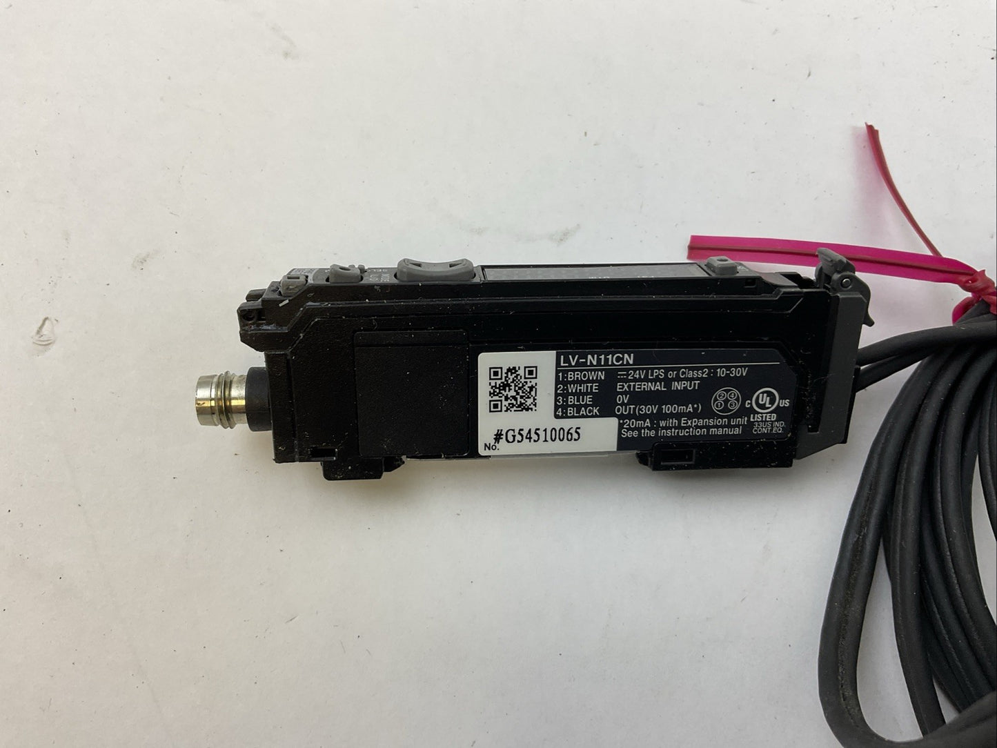 KEYENCE LV-N11CN 24VDC LV-NH37 SENSOR
