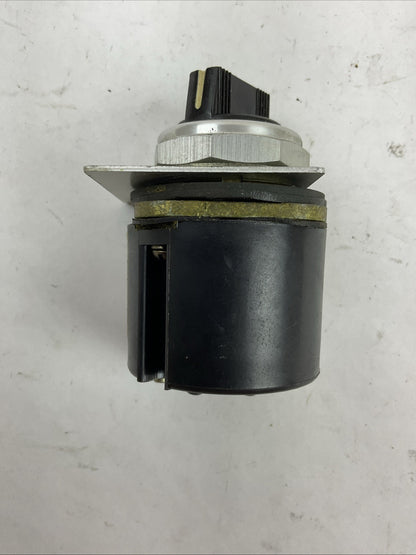 ALLEN BRADLEY 800T-U19 SER Q 300V AC/DC 2WATT SELECTOR SWITCH