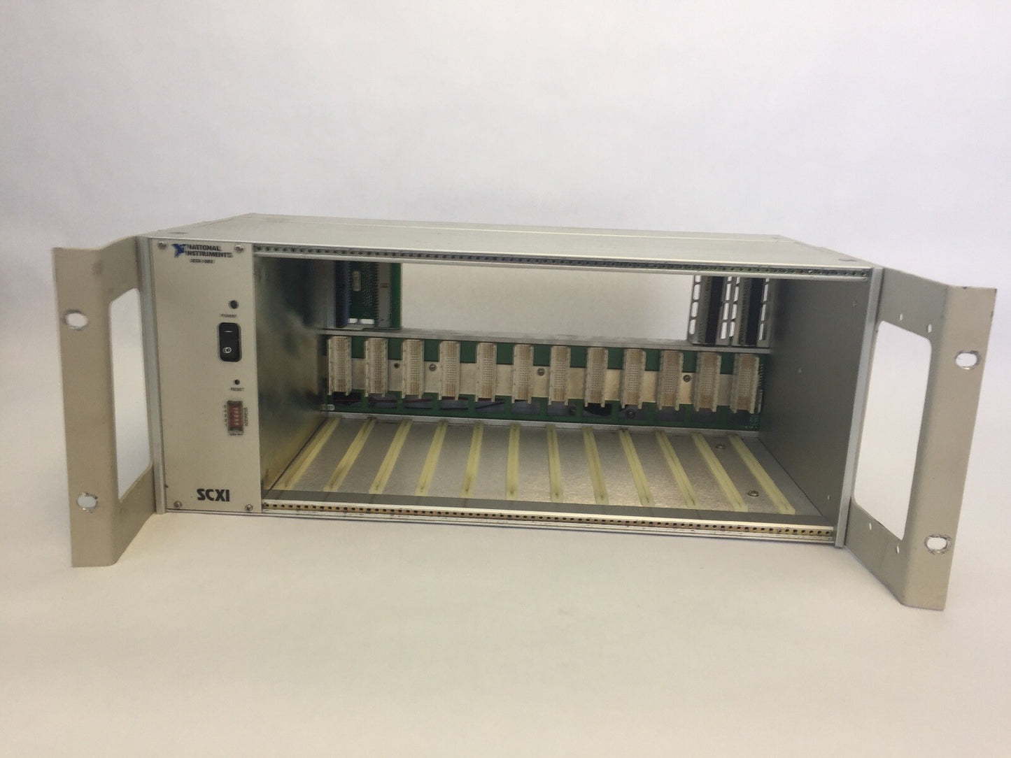 NATIONAL INSTRUMENTS SCXI-1001 12 SOLT CHASSIS 100/120/220/240VAC 1.25A/0.70A W/