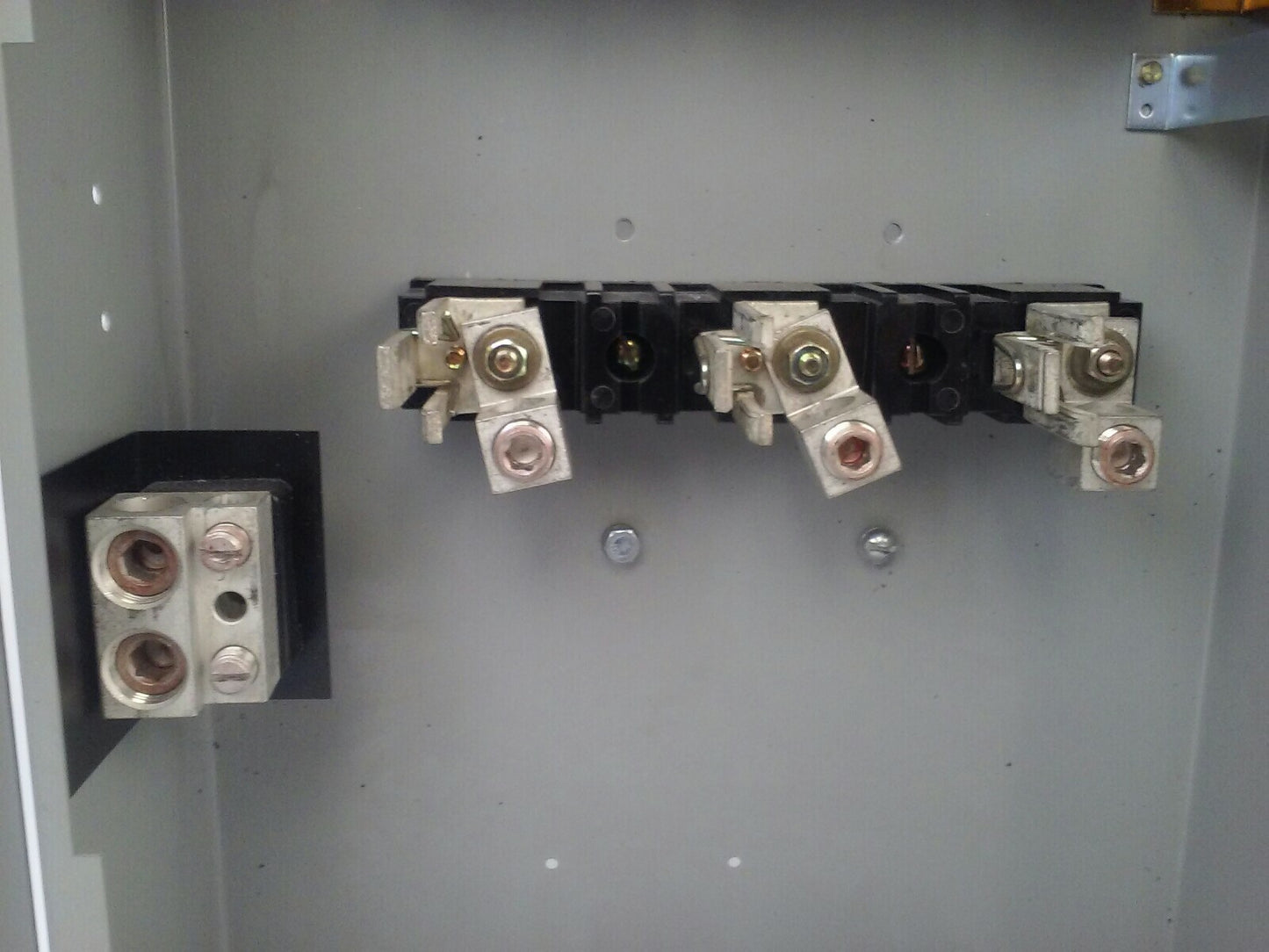 GE TH4324 MODEL 7 FUSIBLE SAFETY SWITCH 3P 200A 240V 60HP TYPE 1 INDOOR
