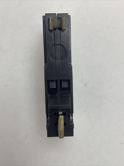 SQUARE D QOT1520 CIRCUIT BREAKER 15A 20A 120/240 VAC TWO 1 POLE UNITS CTL