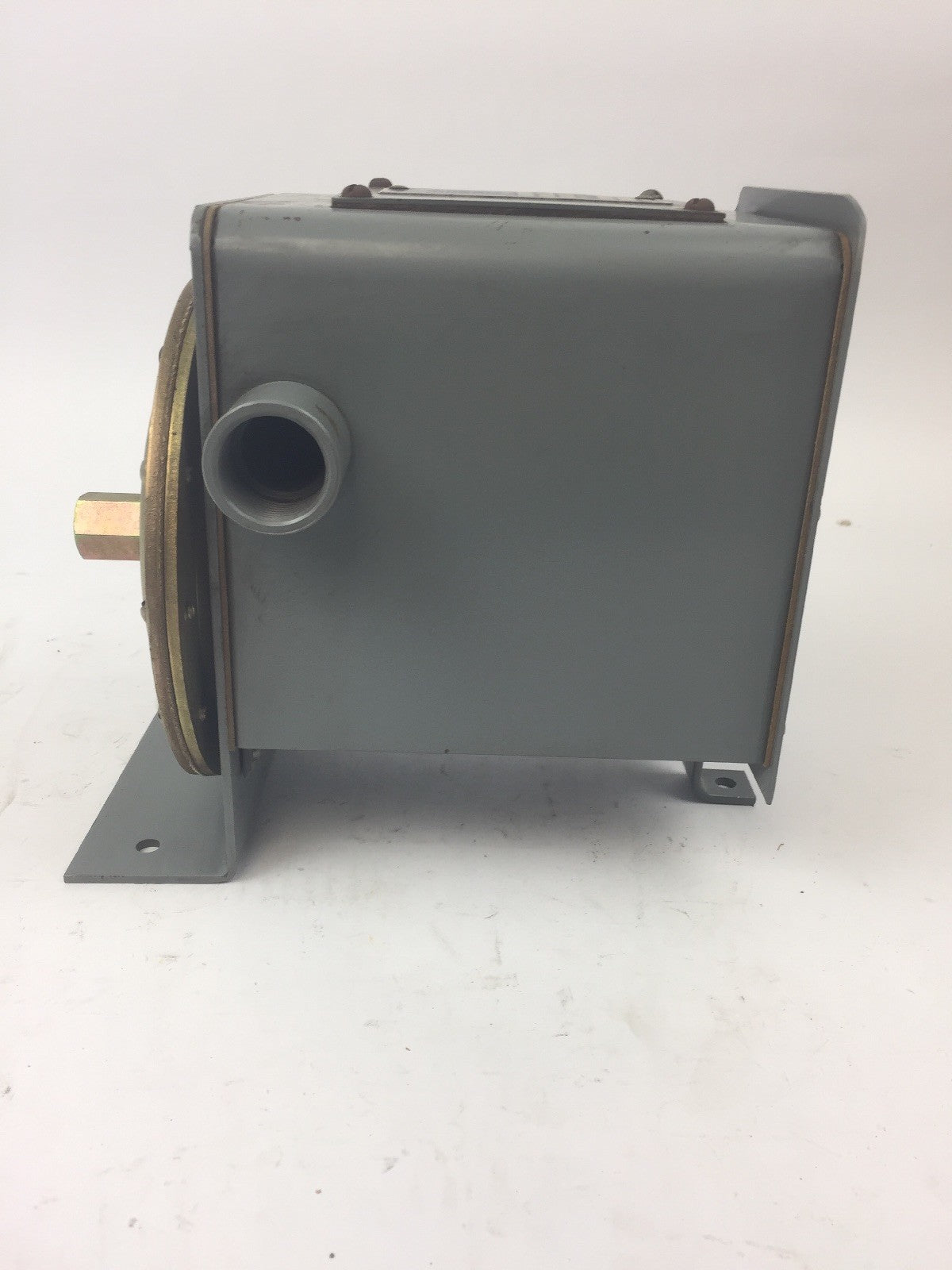 SQUARE D CLASS 9013 TYPE ALW-3 PRESSURE SWITCH 550V CLOSES 35 OPEN 30
