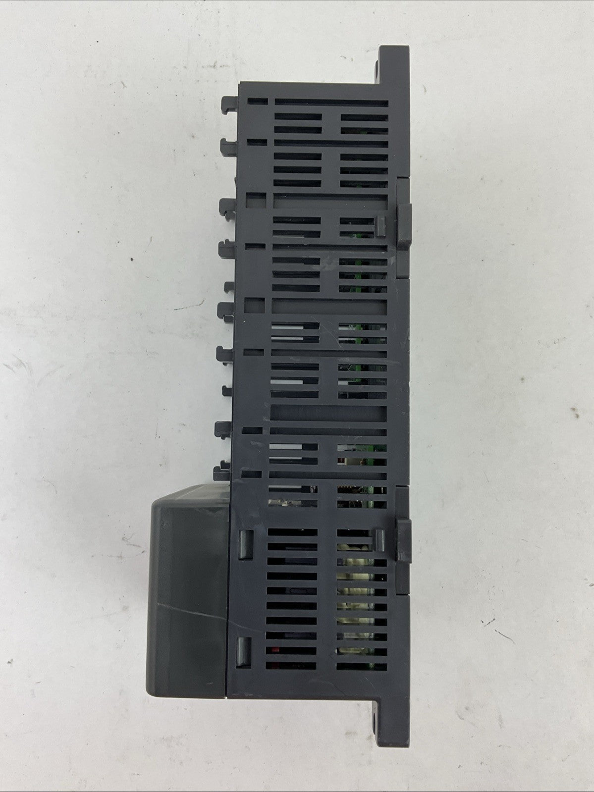 KOYO D2-04BDC1-1 12/24VDC POWER SUPPLY 4 SLOT CHASSIS