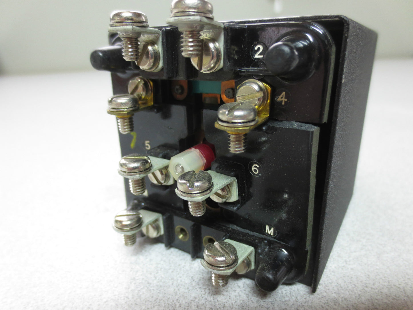 AGASTAT NE-12QT TIME DELAY RELAY - 220V, 50/60Hz -HAS CRACK SEE PHOTOS