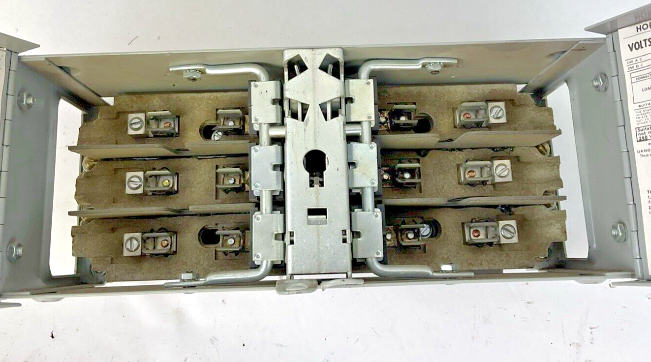 SIEMENS V7B3211 VACU-BREAK SWITCH 30A PH3 240V 3POLE FUSIBLE