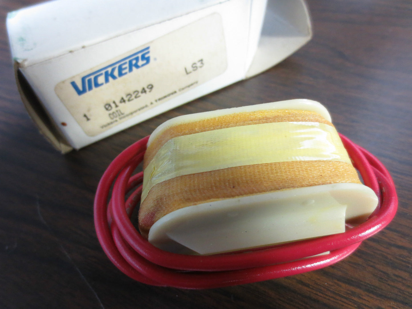 VICKERS 0142249 LS3 COIL - NEW SURPLUS, in BOX