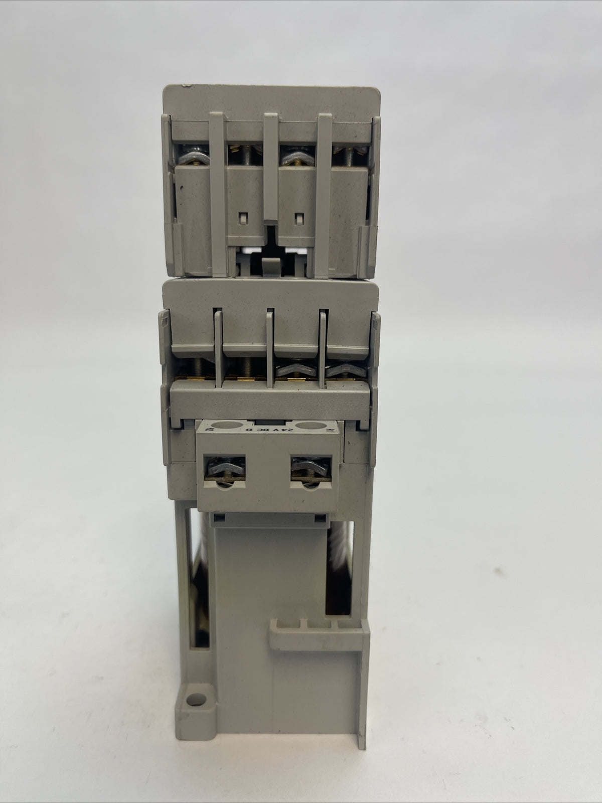 ALLEN BRADLEY 100-C09D*10 SER A CONTACTOR 600VAC 25A 7.5HP 3PH 100-F SER B 10A