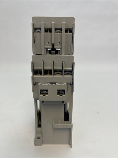 ALLEN BRADLEY 100-C09D*10 SER A CONTACTOR 600VAC 25A 7.5HP 3PH 100-F SER B 10A
