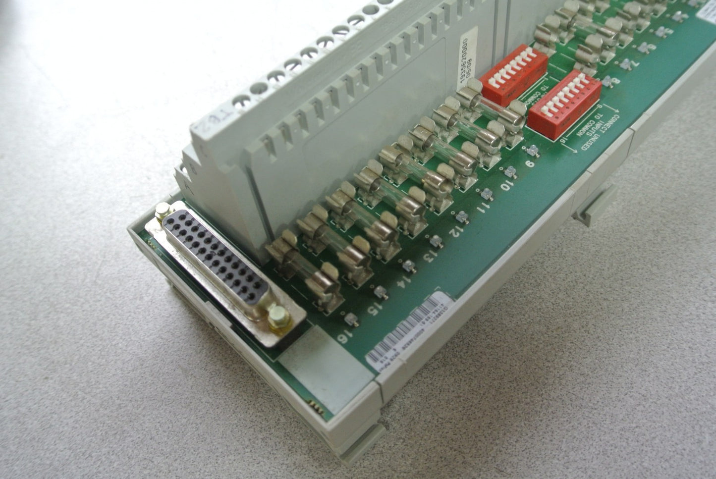 ALLEN-BRADLEY 1492-AIFM16-F-5 - ANALOG INTERFACE MODULE - 10-30VDC