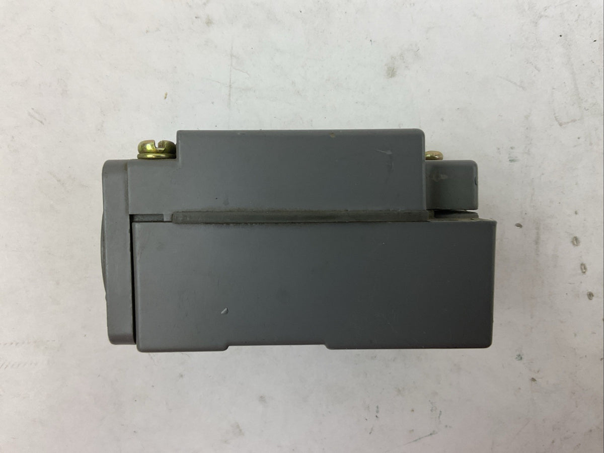 CUTLER HAMMER E50SB SWITCH BODY SERIES A2 E50RB RECEPTACLE SERIES A1