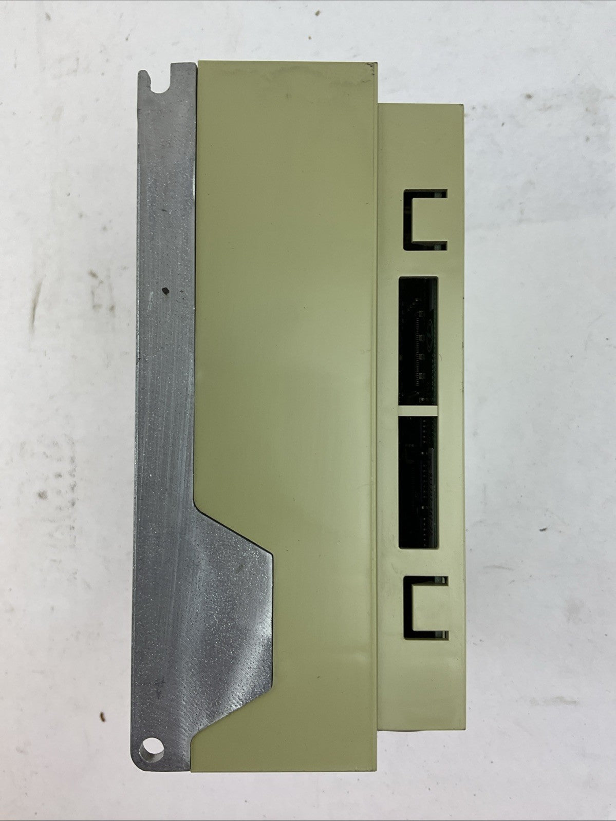 YASKAWA SGDH-01AE SERVOPACK OUTPUT 3PH 0-230VAC 0.91A 0.1kW JUSP-NS100