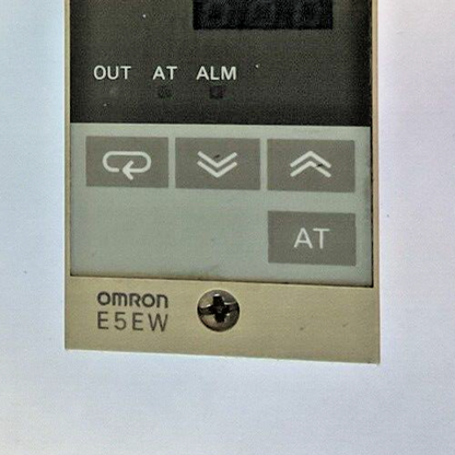 OMRON E5EW-R1KJ TEMPERATURE CONTROLLER 240VAC 50/60HZ 8VA 3A