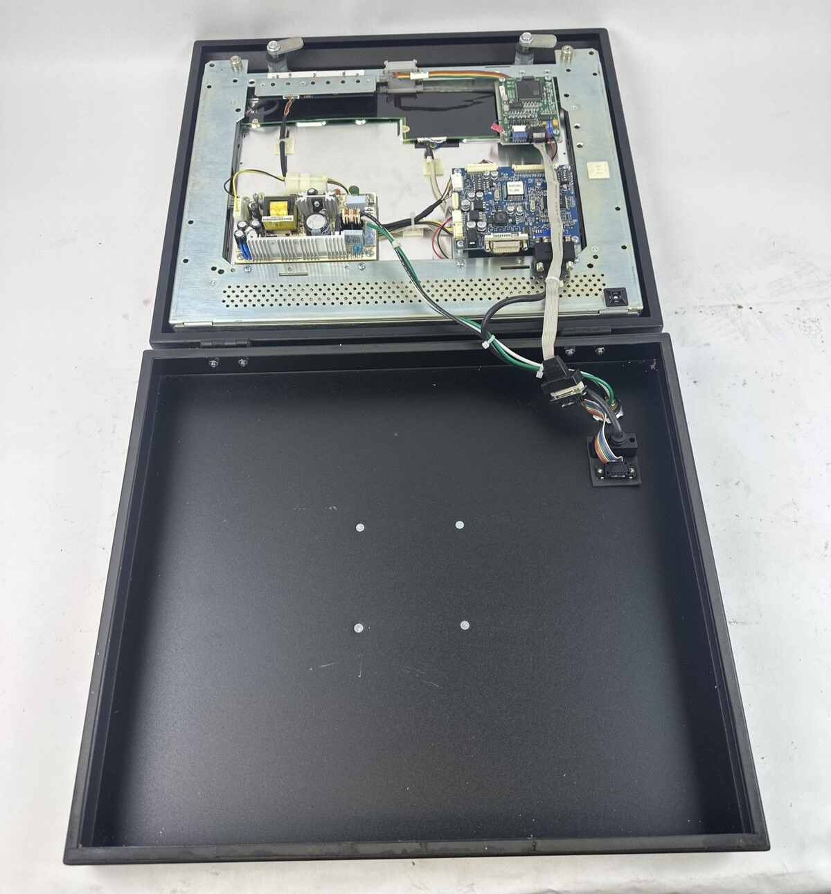 DYNICS N15TD-E 100-240VAC 30E 50/60HZ 15" DISPLAY