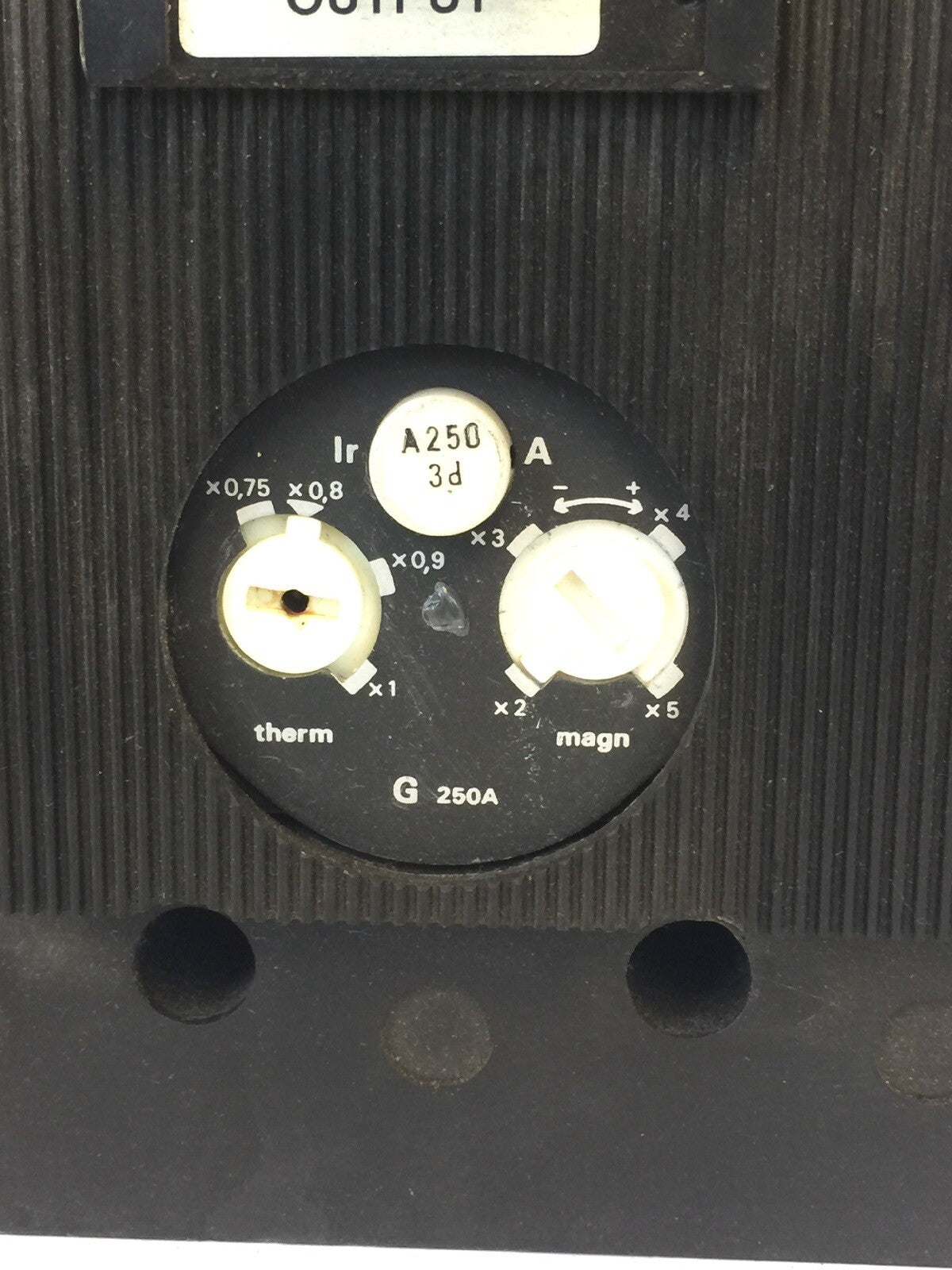 MERLIN GERIN C250G CIRCUIT BREAKER COMPACT 600VAC 250VDC 3 POLE 250A