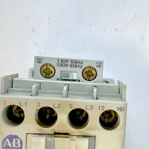 ALLEN BRADLEY 100-C09*10 CONTACTOR SER A 600VAC 9A W/ 193-BSB 22 RELAY 15-23A