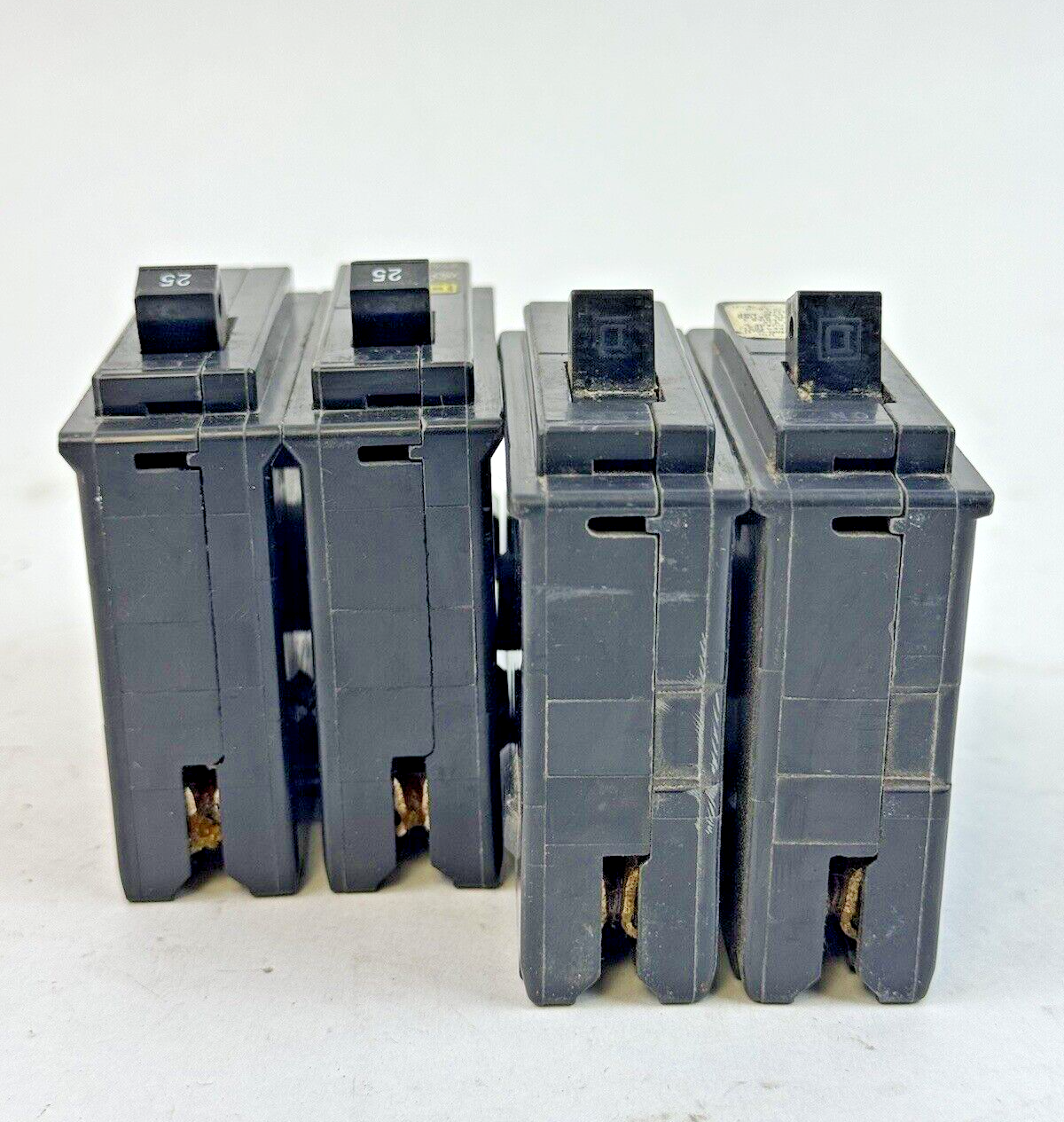 SQUARE D **LOT OF 2** HOM225 - CIRCUIT BREAKERS - 2 POLE/ 25 A/ 240 VAC