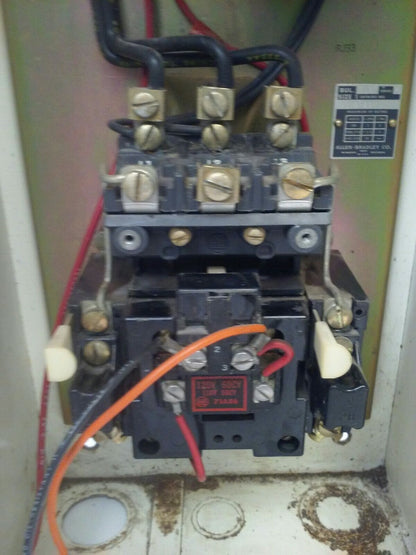 ALLEN BRADLEY SIZE 1 COMBINATION STARTER 872240 SIZE 1 BUL.713 SER. K STARTER