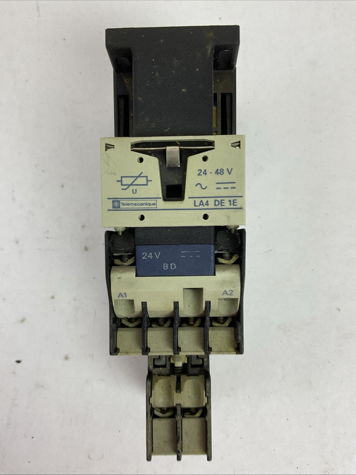 TELEMECANIQUE CA3DN40 600VAC 10A CONTACTOR 24VDC COIL LA4DE1E 24-48VDC LA1DN02