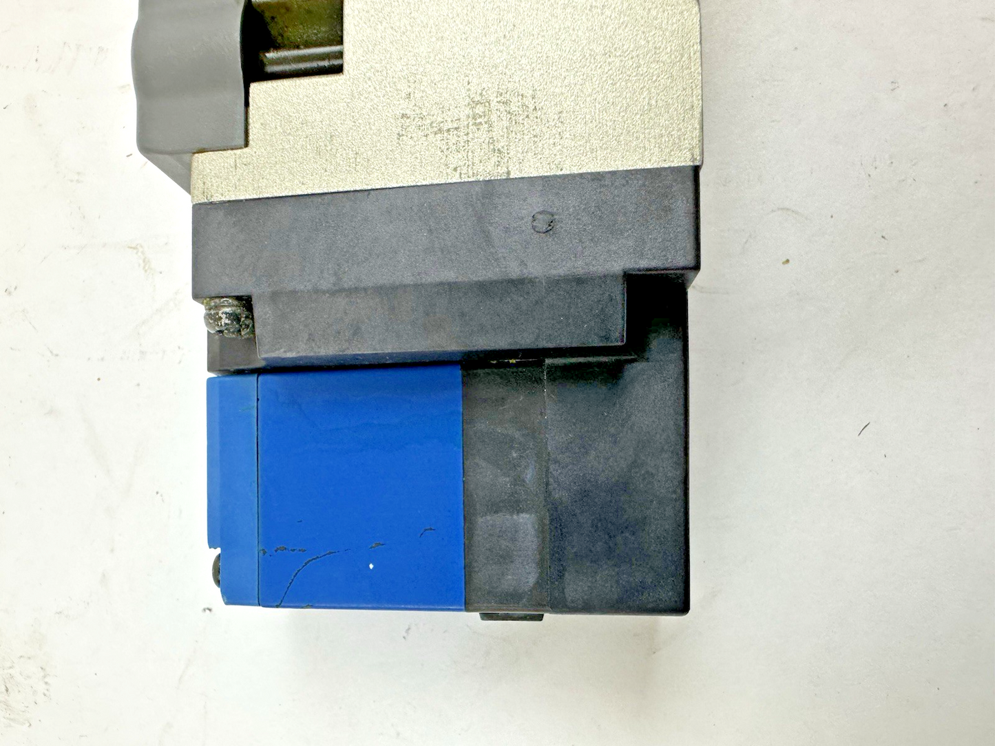 SMC VSS8-6-FJG-D-3EZ-V1 PNEUMATIC SOLENOID VALVE 24VDC 142 PSIG