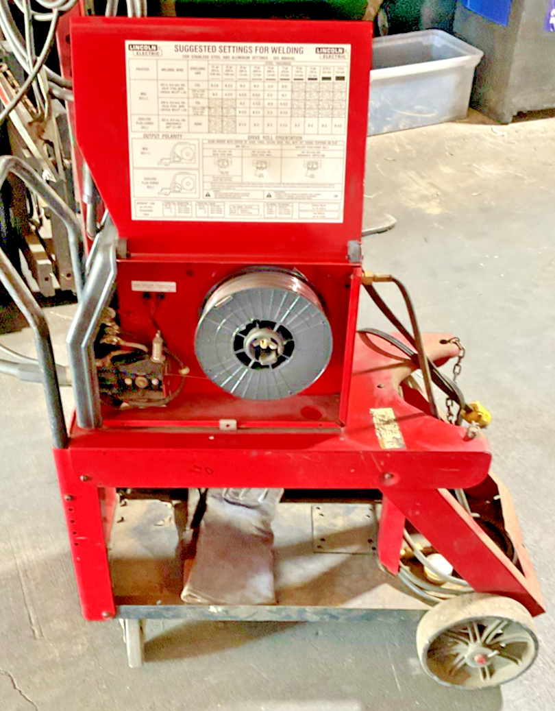 LINCOLN SP-135T MIG WELDER 90A 120V 25-135A W/GAUGES, GUN, HOSE, GLOVES , CLAMP