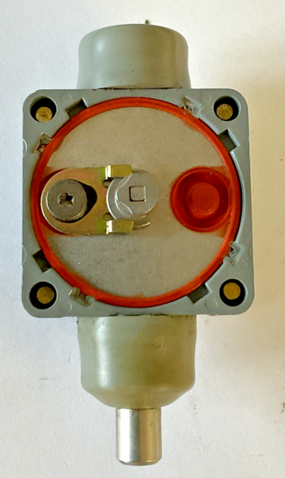 EATON E50DH1 LIMIT SWITCH SIDE PIN PLUNGER SER.A1