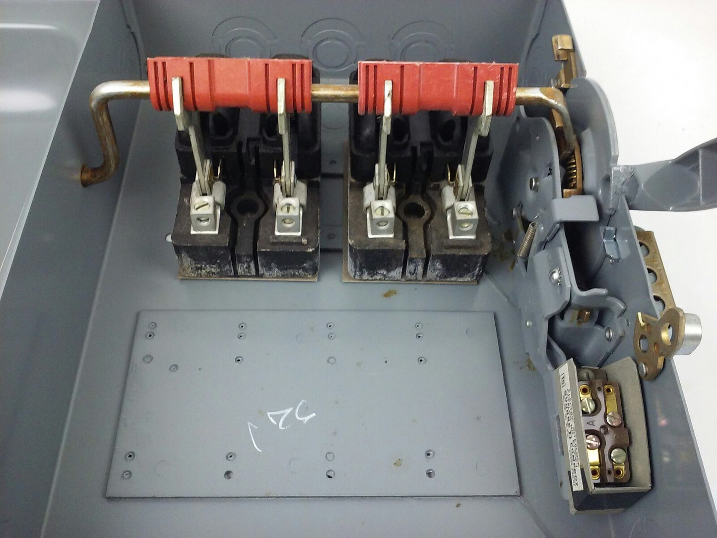 SQ. D HU462EI, SER. A1, H.D. SAFETY SWITCH, 60A, 240/480/600V, 2PH, NON FUSIBILE