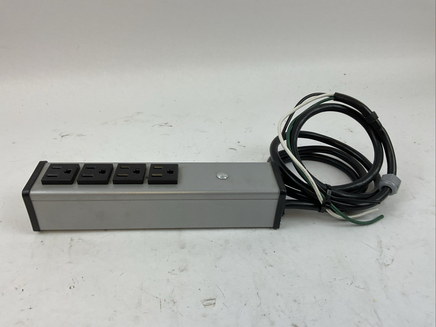 LEGRAND UL101BD PLUG-IN OUTLET CENTER 15A 120VAC 60HZ
