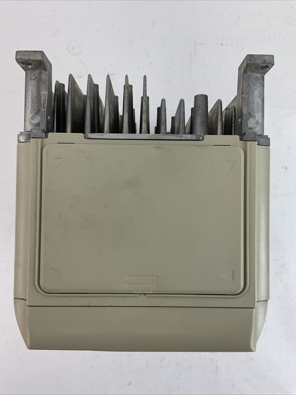YASKAWA CIMR-E7U22P2 AC DRIVE VARISPEED E7 OUTPUT 0-240VAC 3PH 10.8A 4.1kVA