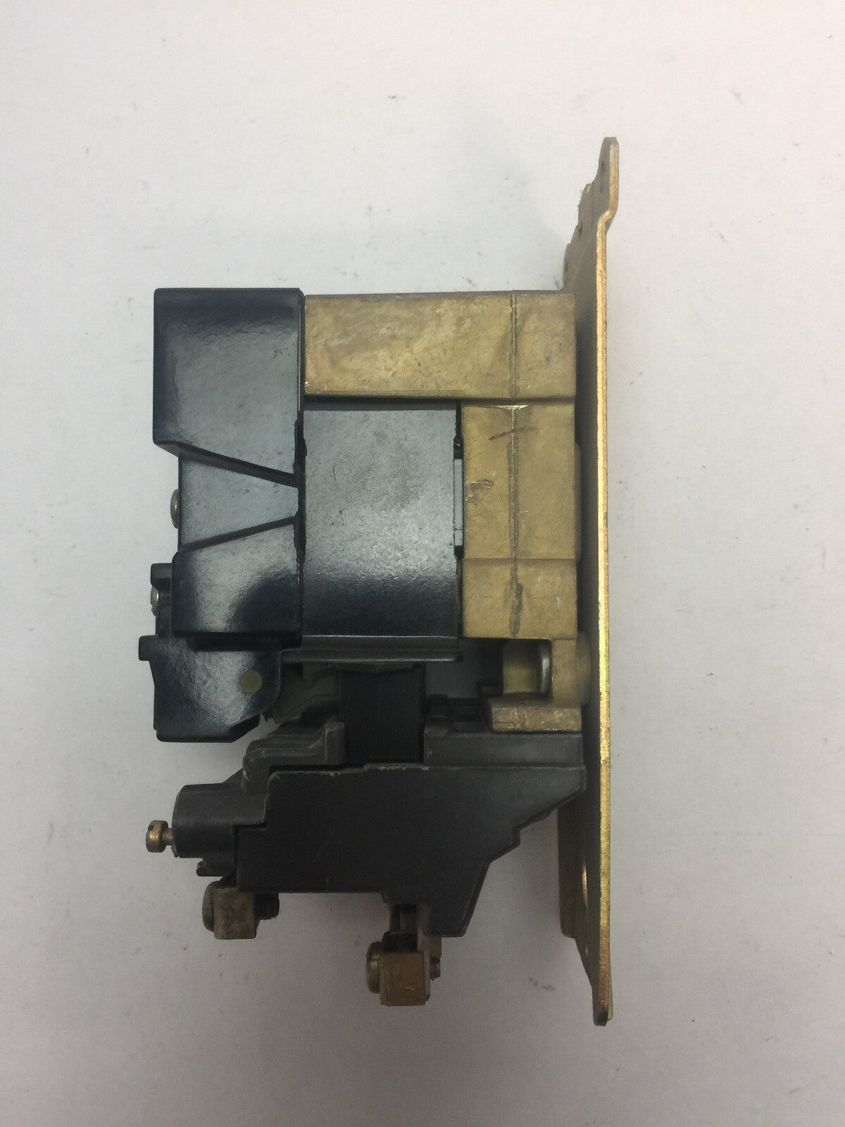 ALLEN BRADLEY X233635 CONTACTOR 600VAC 18AMP SER K SIZE 0 70A81 COIL 600V 60HZ