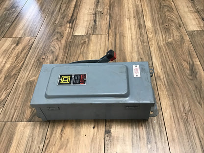 SQUARE D H221A SER.E1 SAFETY SWITCH 30A 240VAC 250VDC  FUSIBLE TYPE 12K