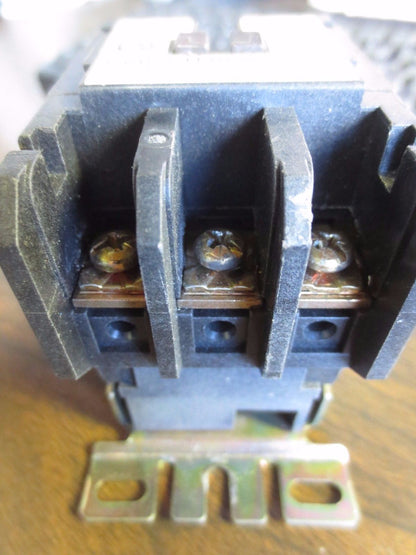 CUTLER-HAMMER C25DND325 CONTACTOR - 25A, 208V/50Hz, 240V/60Hz COIL
