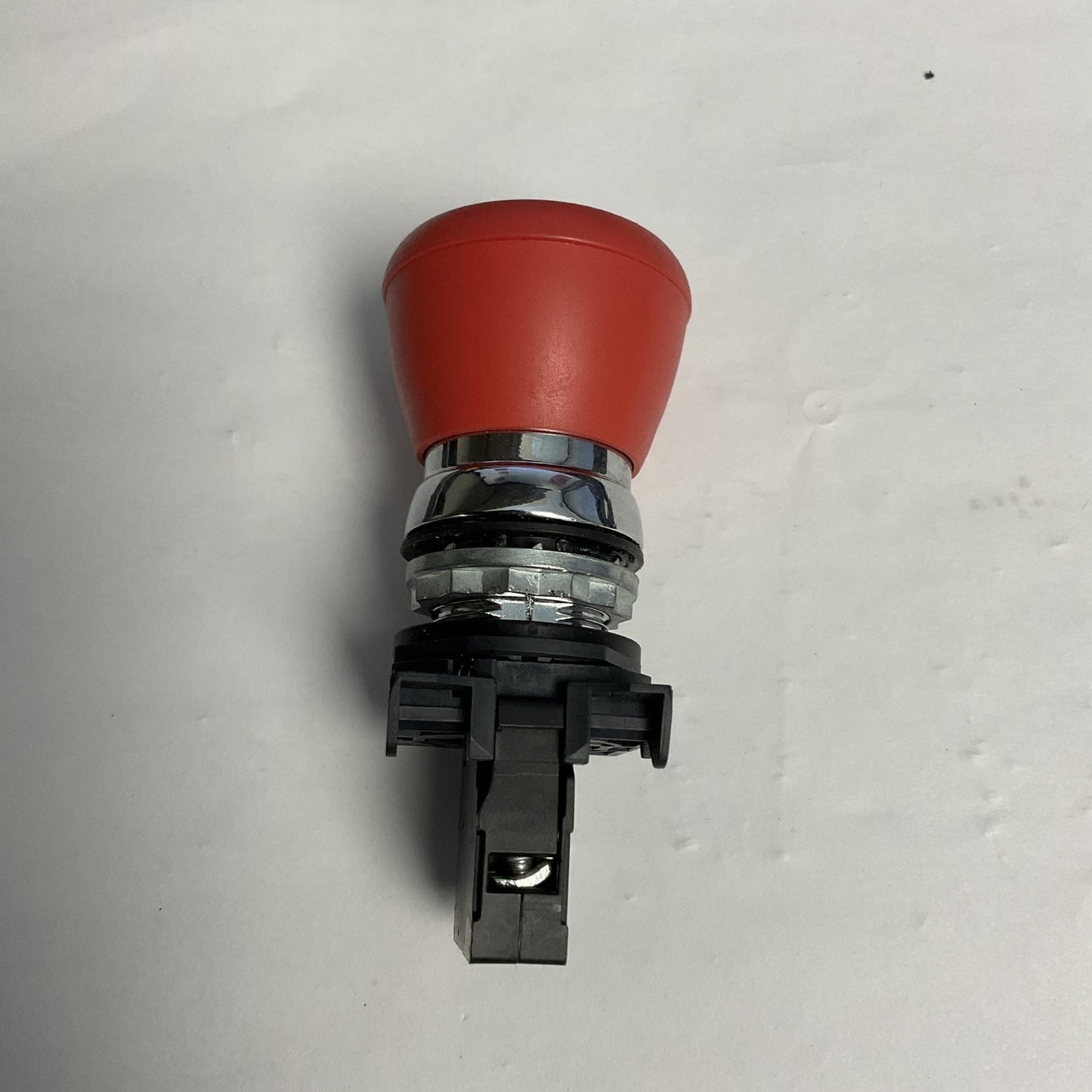 ALLEN-BRADLEY - 800F-N3R SER. B - RED PUSH BUTTON
