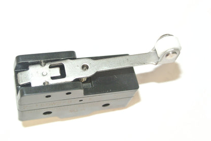 OMRON Z-15GW2-B7-K / GRAINGER 6X285 SNAP ACTION ROLLER LIMIT SWITCH NEW SURPLUS